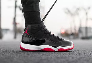 今年最后一波球鞋发售高潮 黑红 aj11 vs yeezy 系列