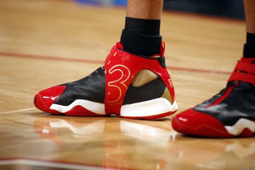 艾弗森签名球鞋 篮球文化与潮流时尚的永恒印记