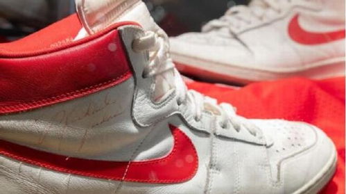 乔丹穿过的一双球鞋拍出147万天价，刷新球鞋拍卖纪录