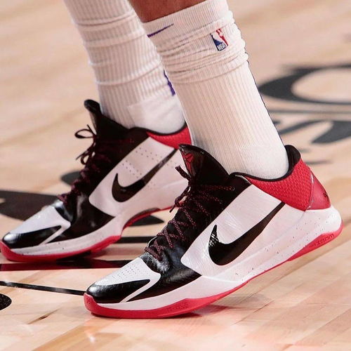 紫金战靴闪耀球场 湖人总冠军主题球鞋上脚集锦